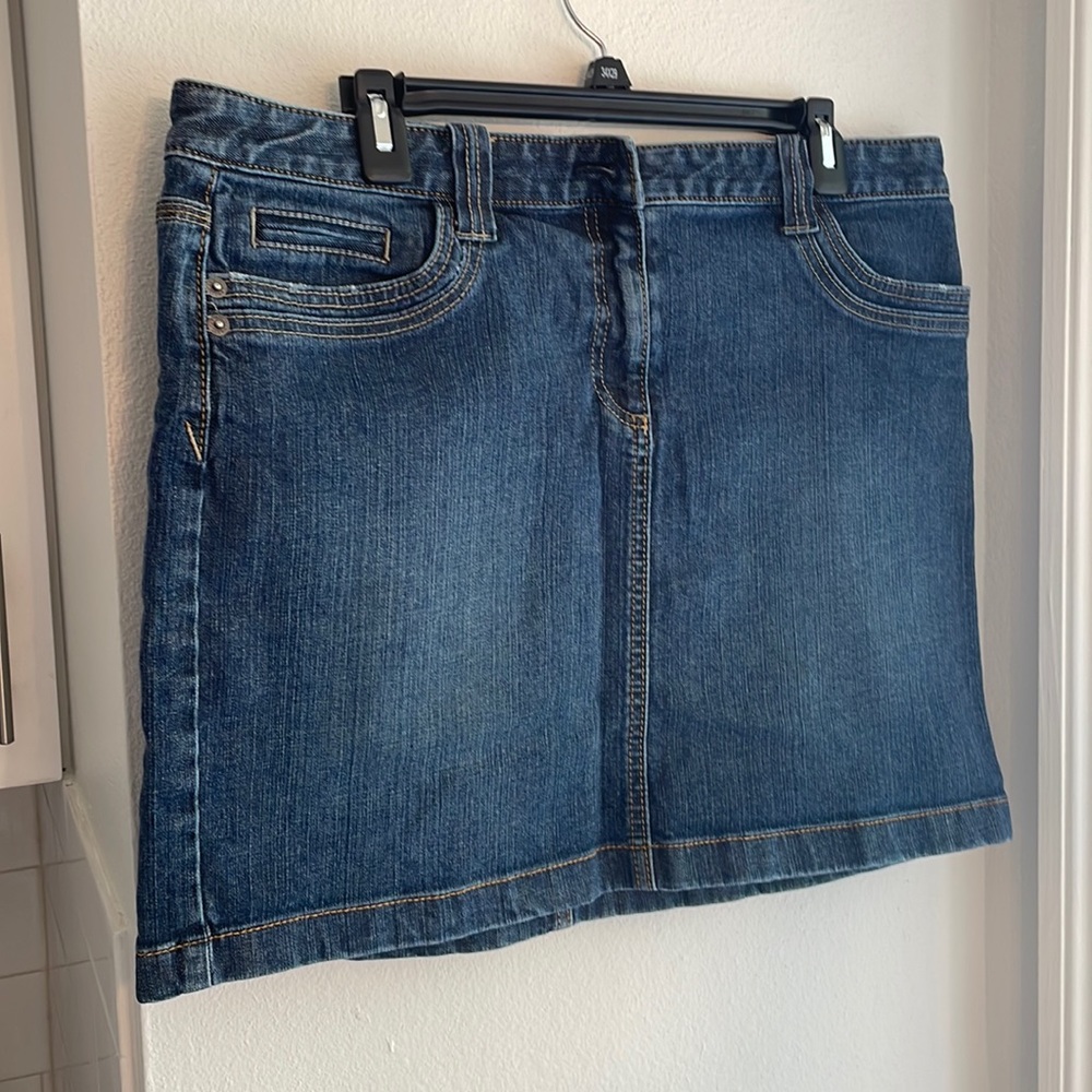 Ann Taylor Loft size 12 Jean skirt
